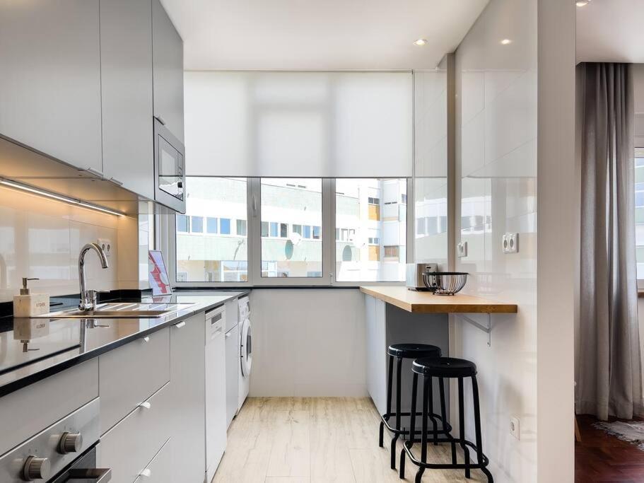Апартаменты Olaias Lisbon 2 Bed Near Metro 2 Экстерьер фото